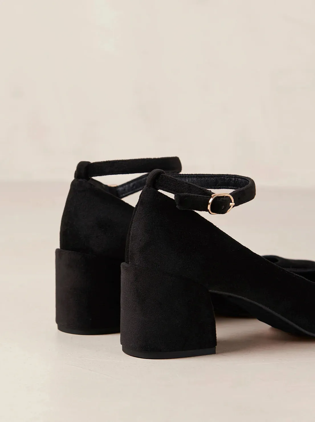Antoine Pumps // Velvet Black