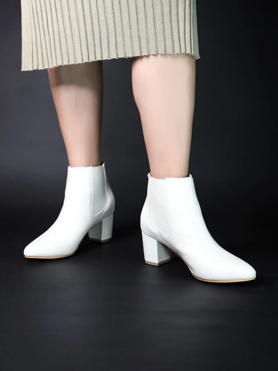 Aurely Monrow Cream Block