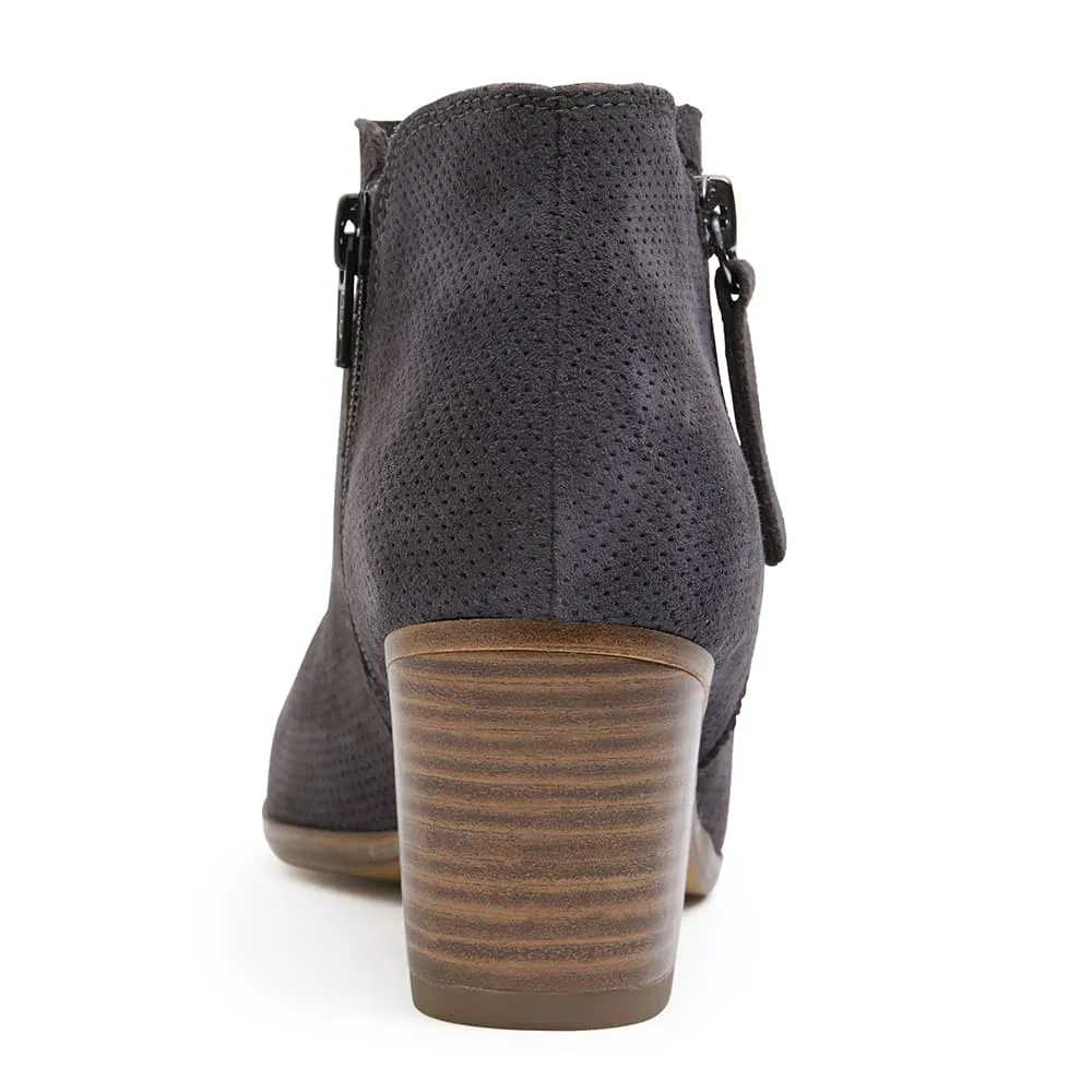 Dart Boot in Grey Suede