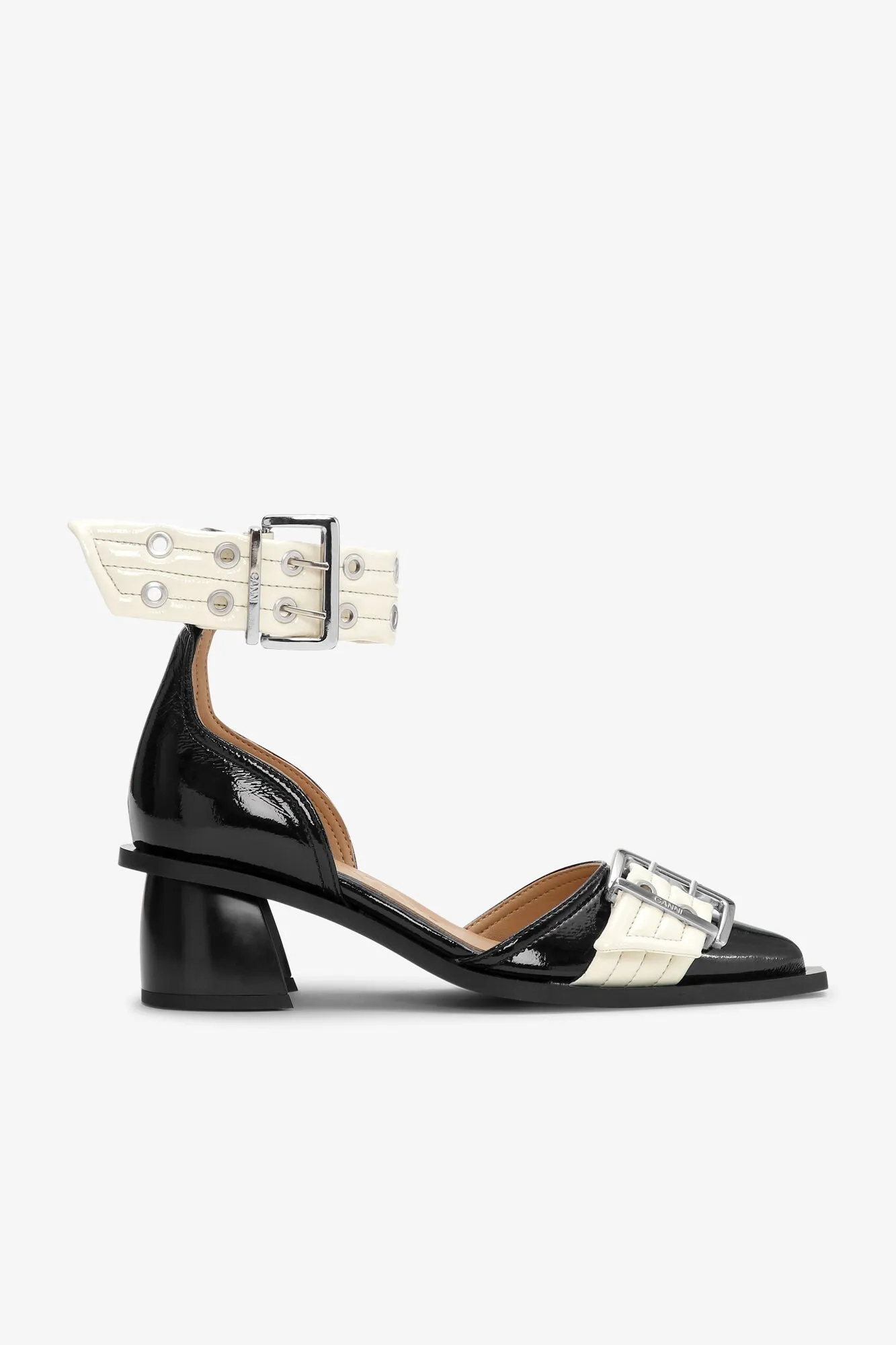 Ganni Feminine Buckle Open Cut Pump Naplack - Bicolor