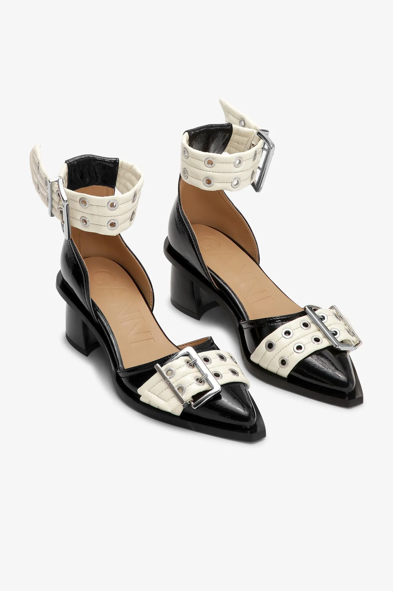 Ganni Feminine Buckle Open Cut Pump Naplack - Bicolor