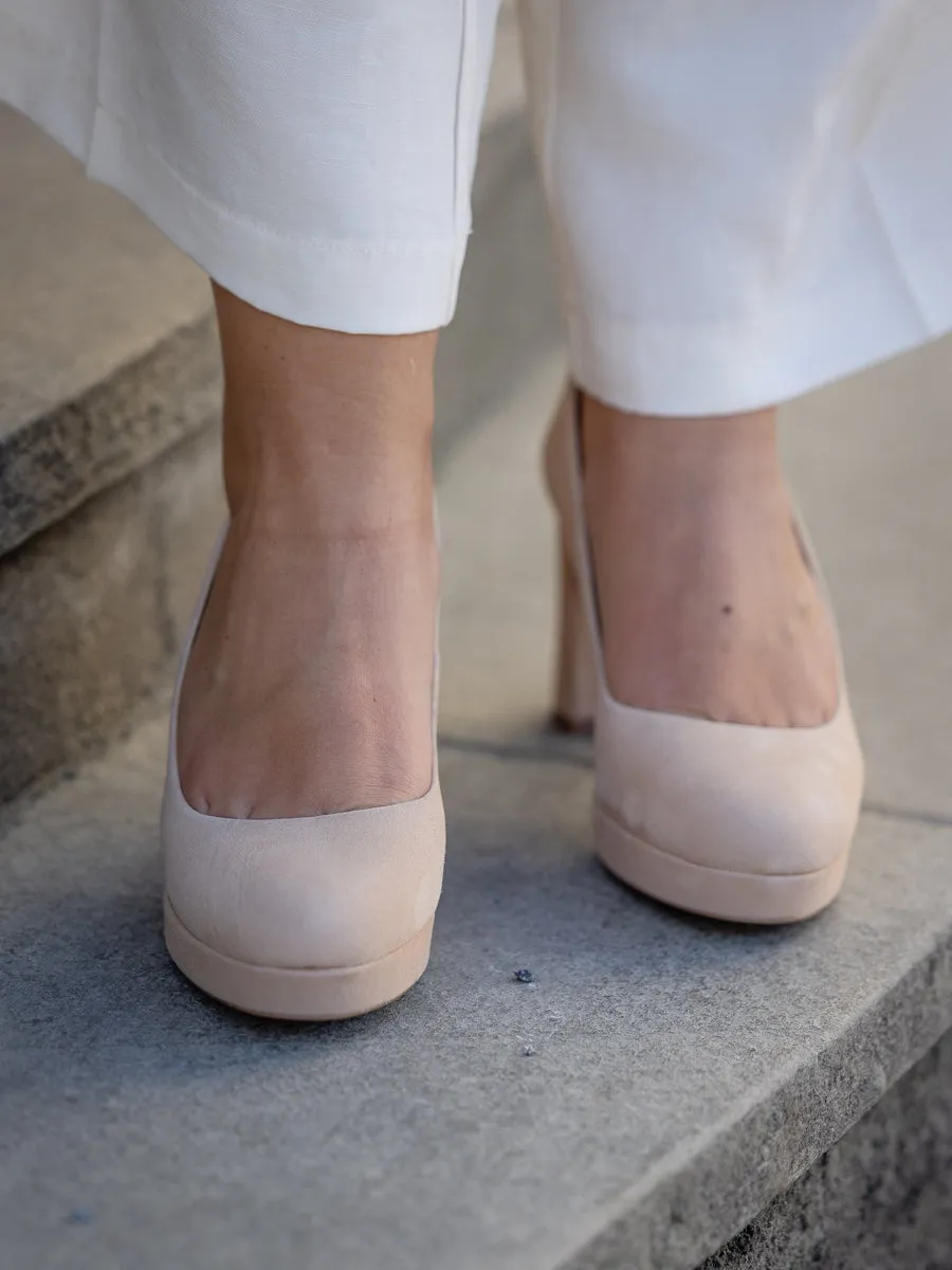 Unisa Malik nude semsket pumps med plat