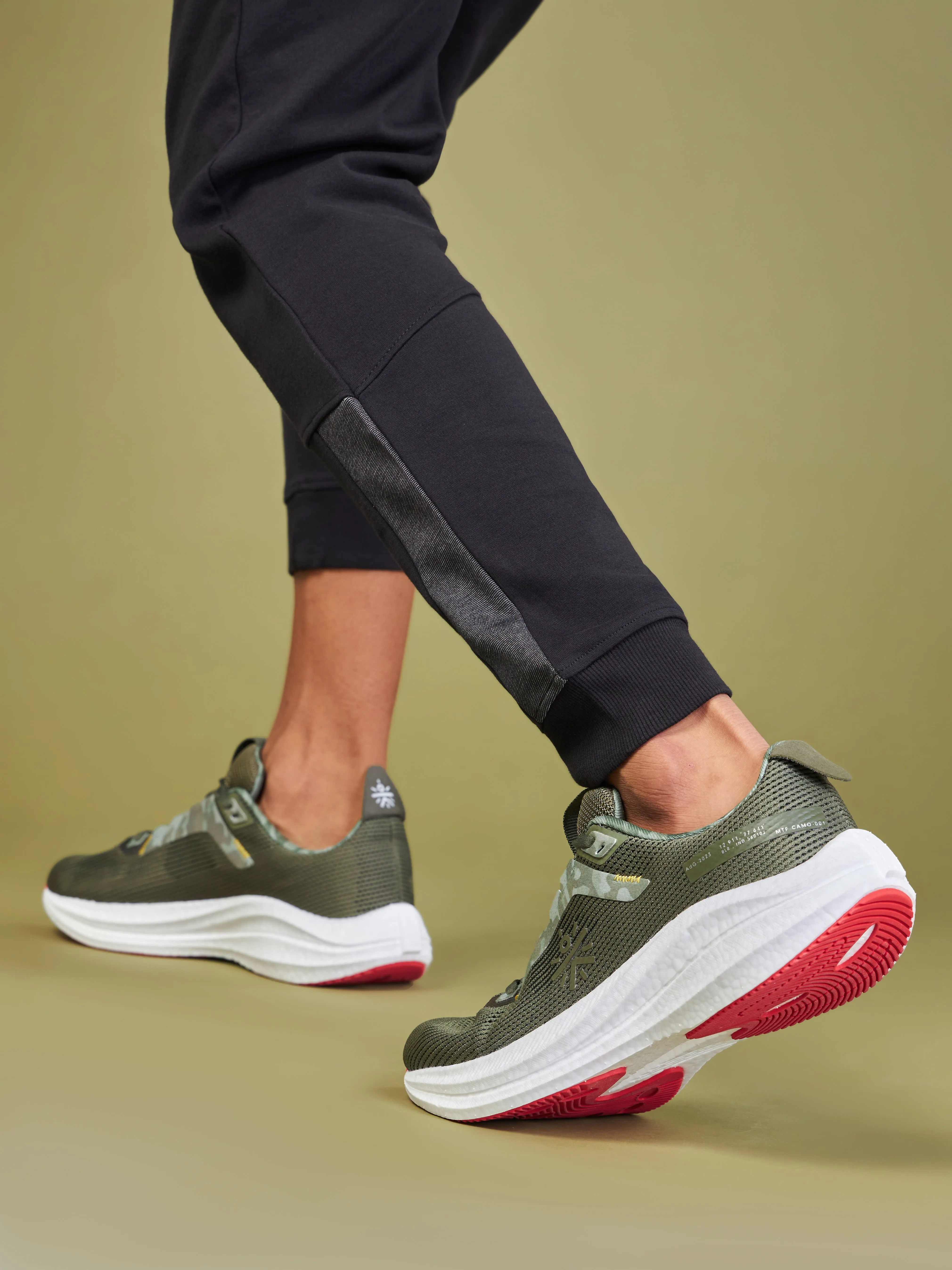 Versa DFNDR Men Running Shoes - Olive