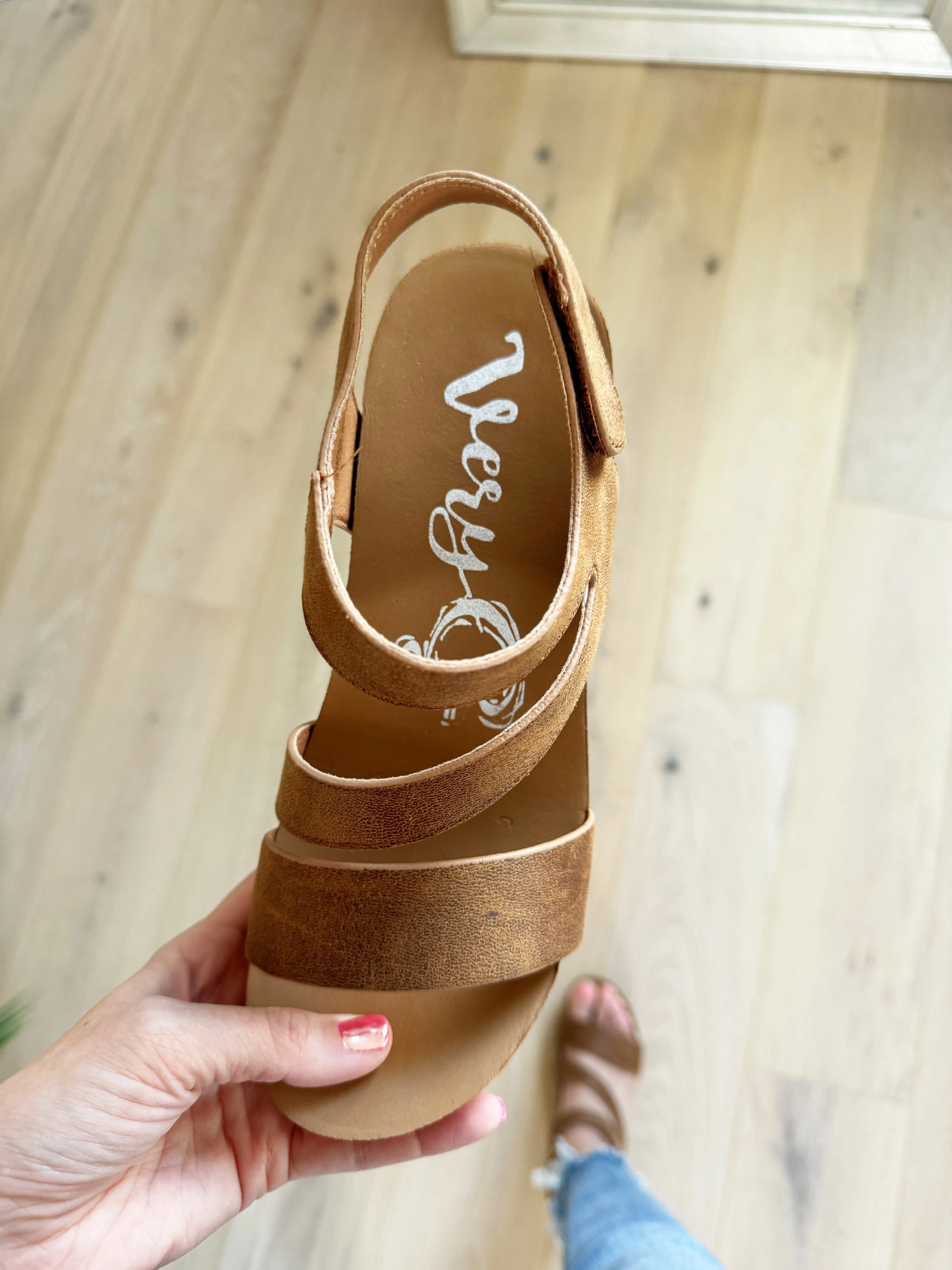Very G Walking and Talking Casper Sandals in Tan