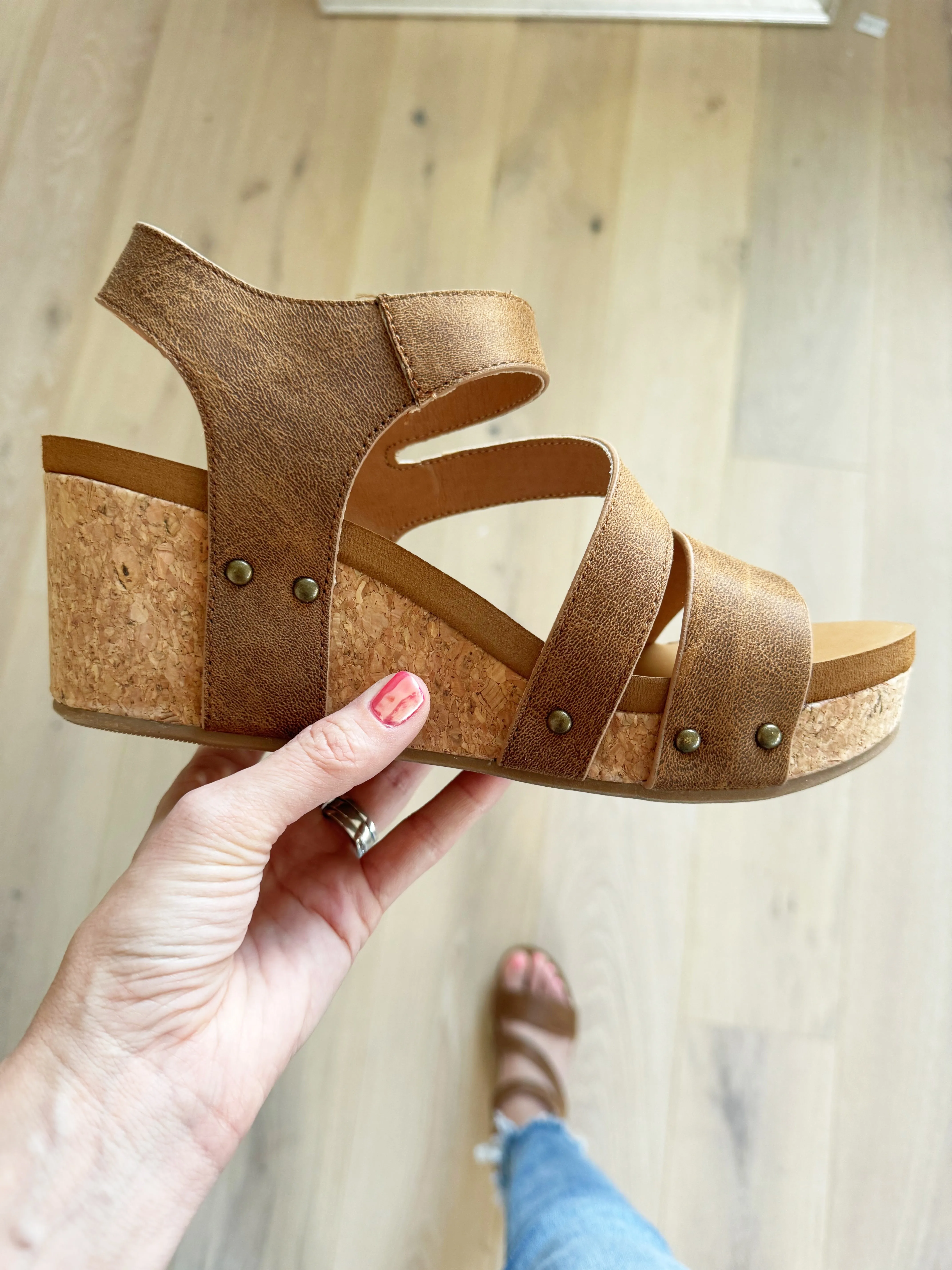 Very G Walking and Talking Casper Sandals in Tan