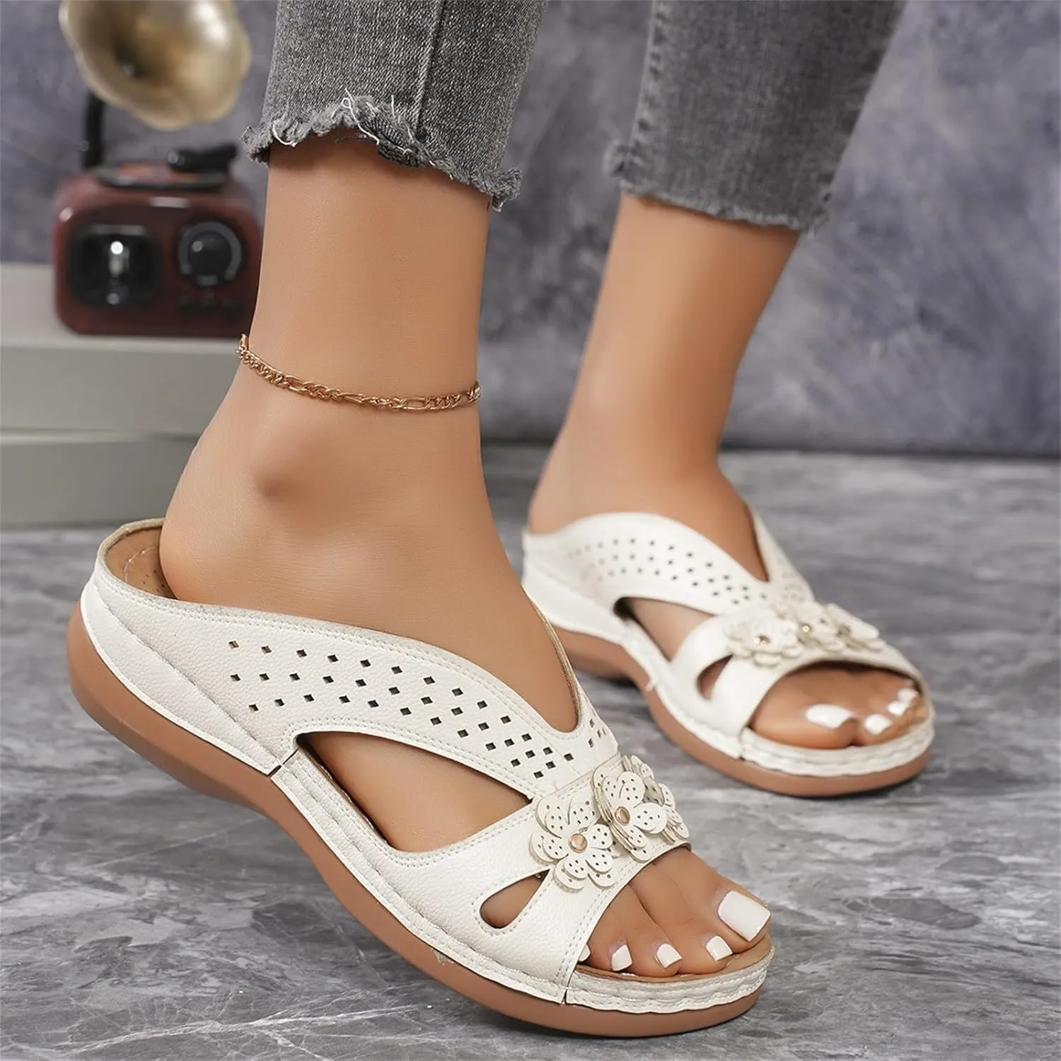 Womens Sandals with Arch Support Comfortable Dressy Plantar Fasciitis Orthopedic Sandals Trendy Lightweight 3D Hollow Flower Slip On Walking Beach Flip Flops